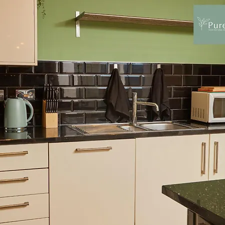 Superb House Manchester Near Etihad With Free Parking Sleeps 8 Exterior photo