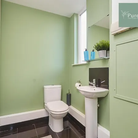 Superb House Manchester Near Etihad With Free Parking Sleeps 8 Exterior photo