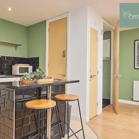 Superb House Manchester Near Etihad With Free Parking Sleeps 8 Exterior photo