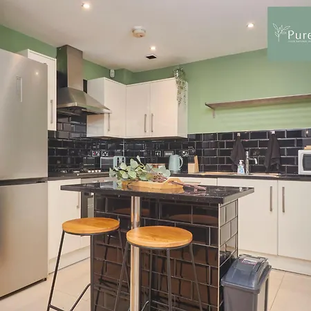 Superb House Manchester Near Etihad With Free Parking Sleeps 8 Exterior photo