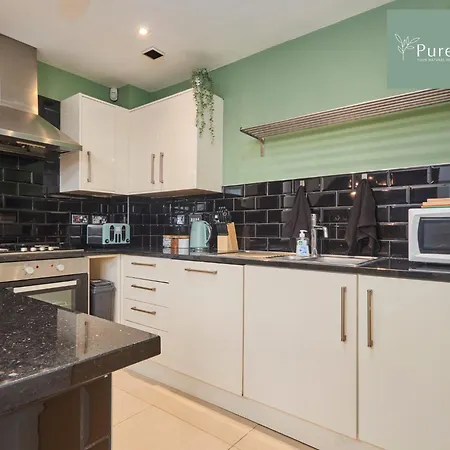Superb House Manchester Near Etihad With Free Parking Sleeps 8 Exterior photo