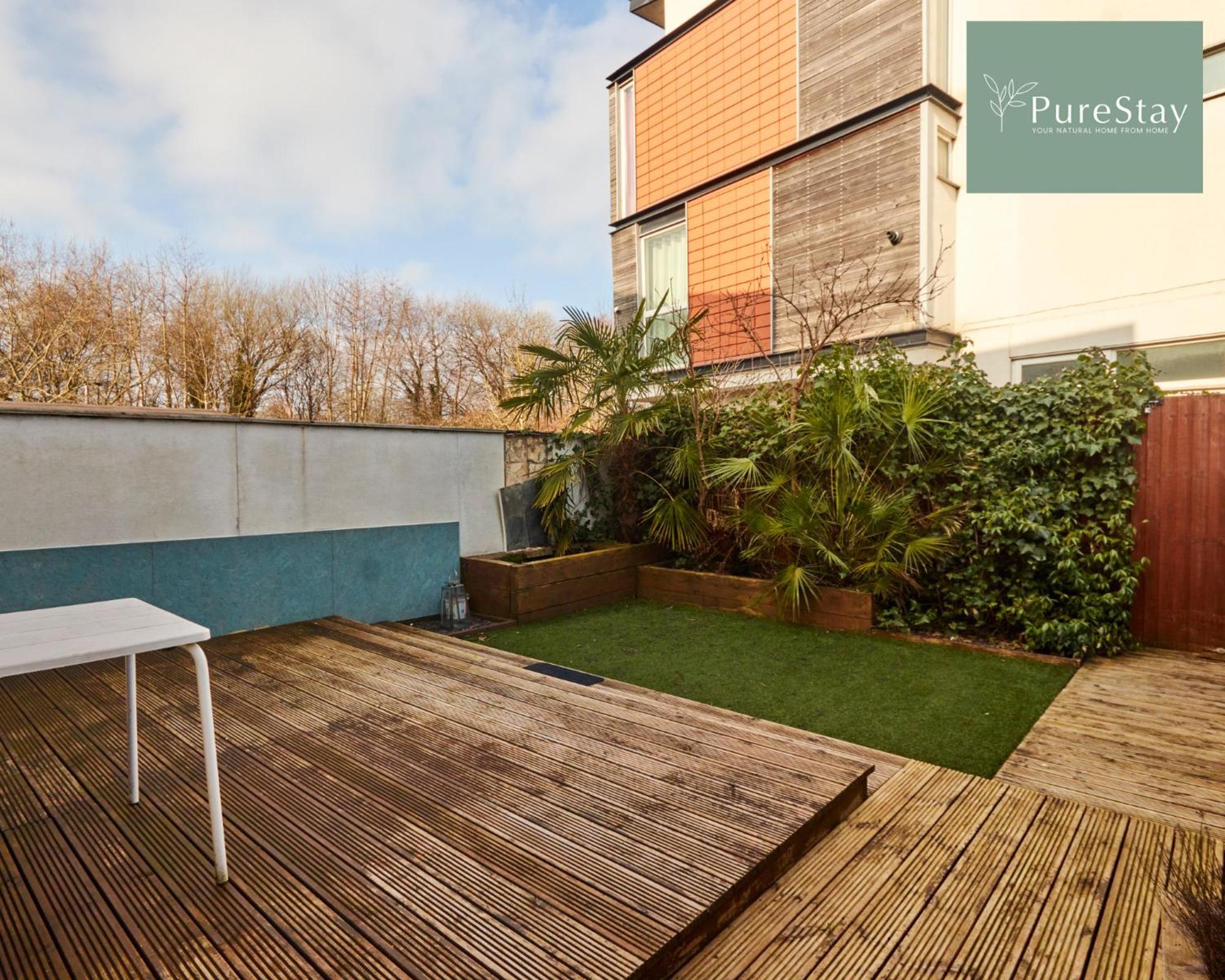 Superb House Near Etihad With Free Parking Sleeps 8 * Mánchester