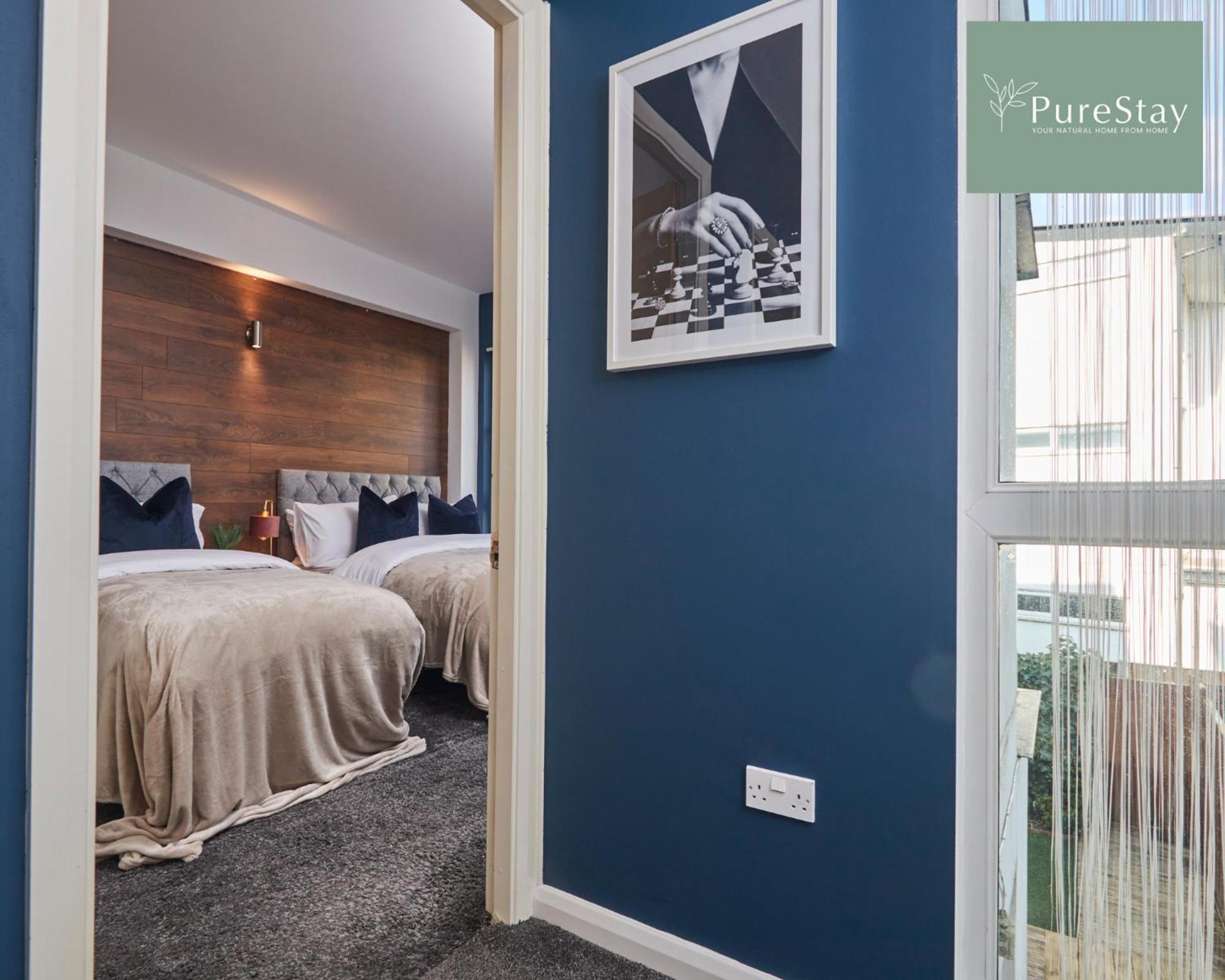 Superb House Near Etihad With Free Parking Sleeps 8 * Mánchester