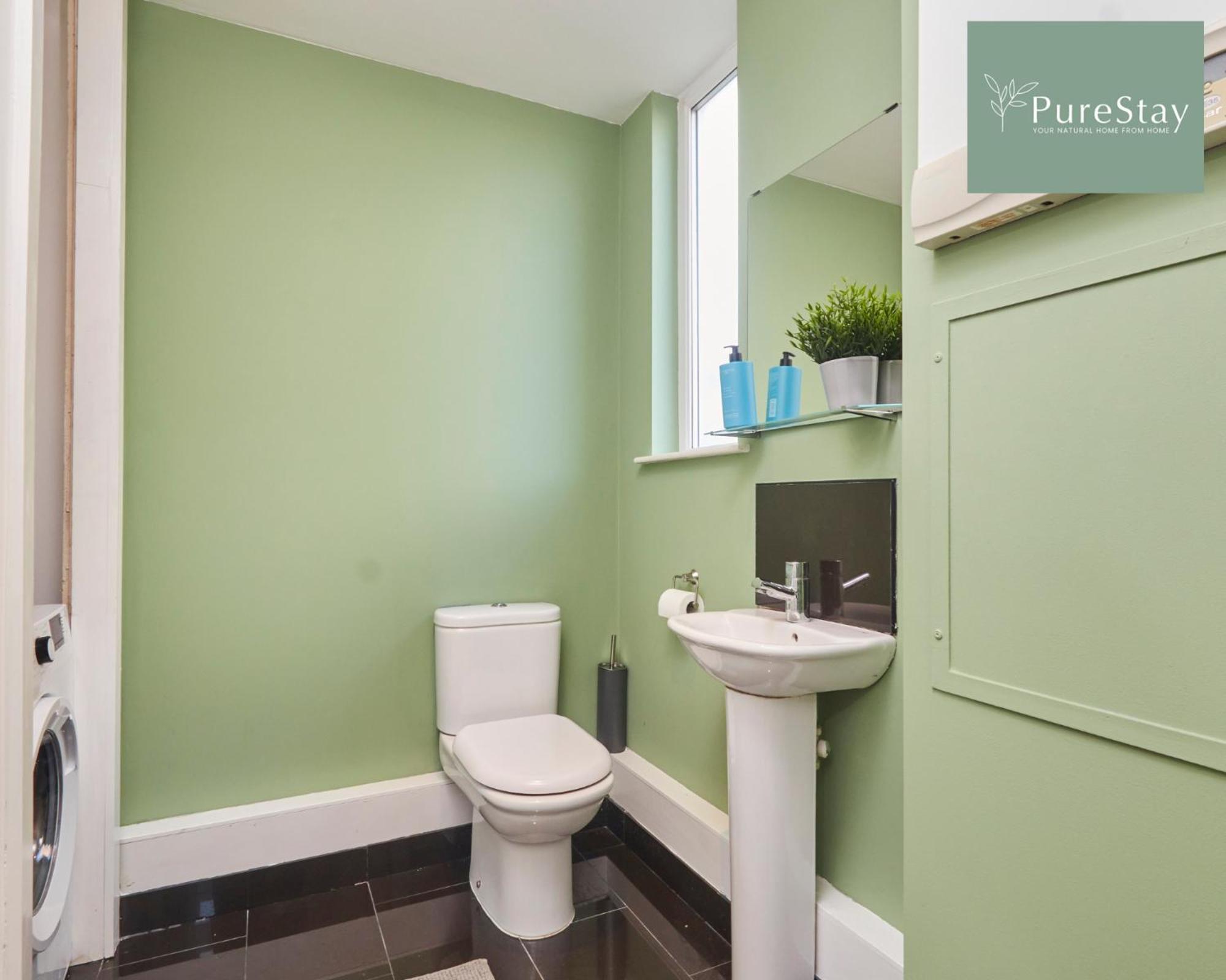 Superb House Near Etihad With Free Parking Sleeps 8 Сasa de vacaciones Mánchester