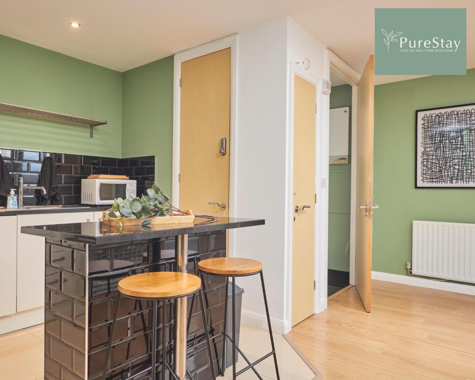 Superb House Near Etihad With Free Parking Sleeps 8 Mánchester