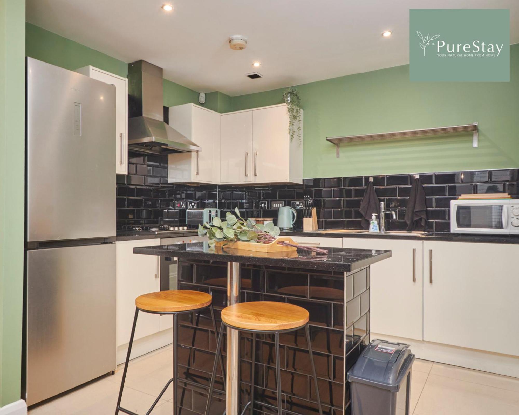 Superb House Near Etihad With Free Parking Sleeps 8 Дом отдыха