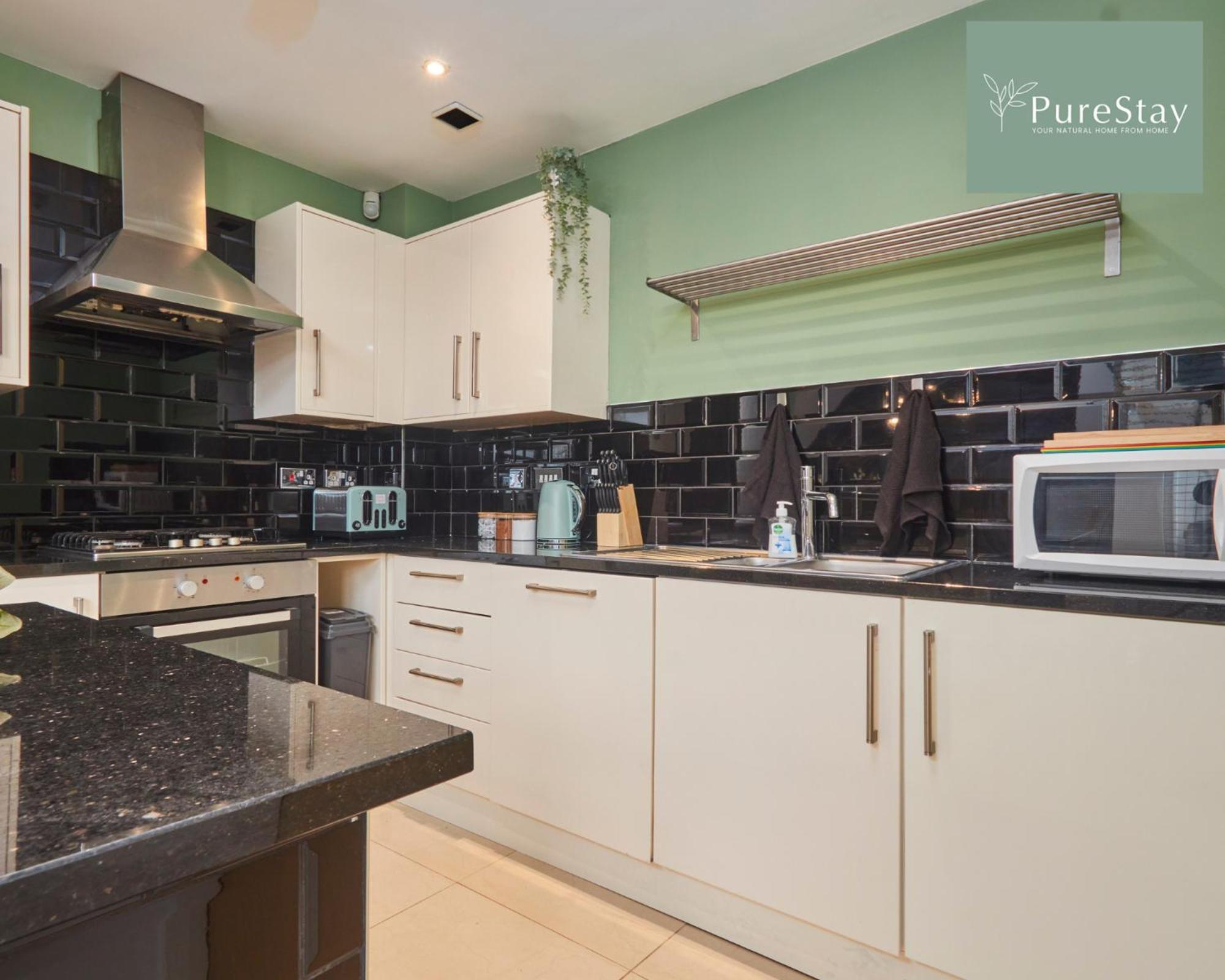 Дом отдыха Superb House Near Etihad With Free Parking Sleeps 8