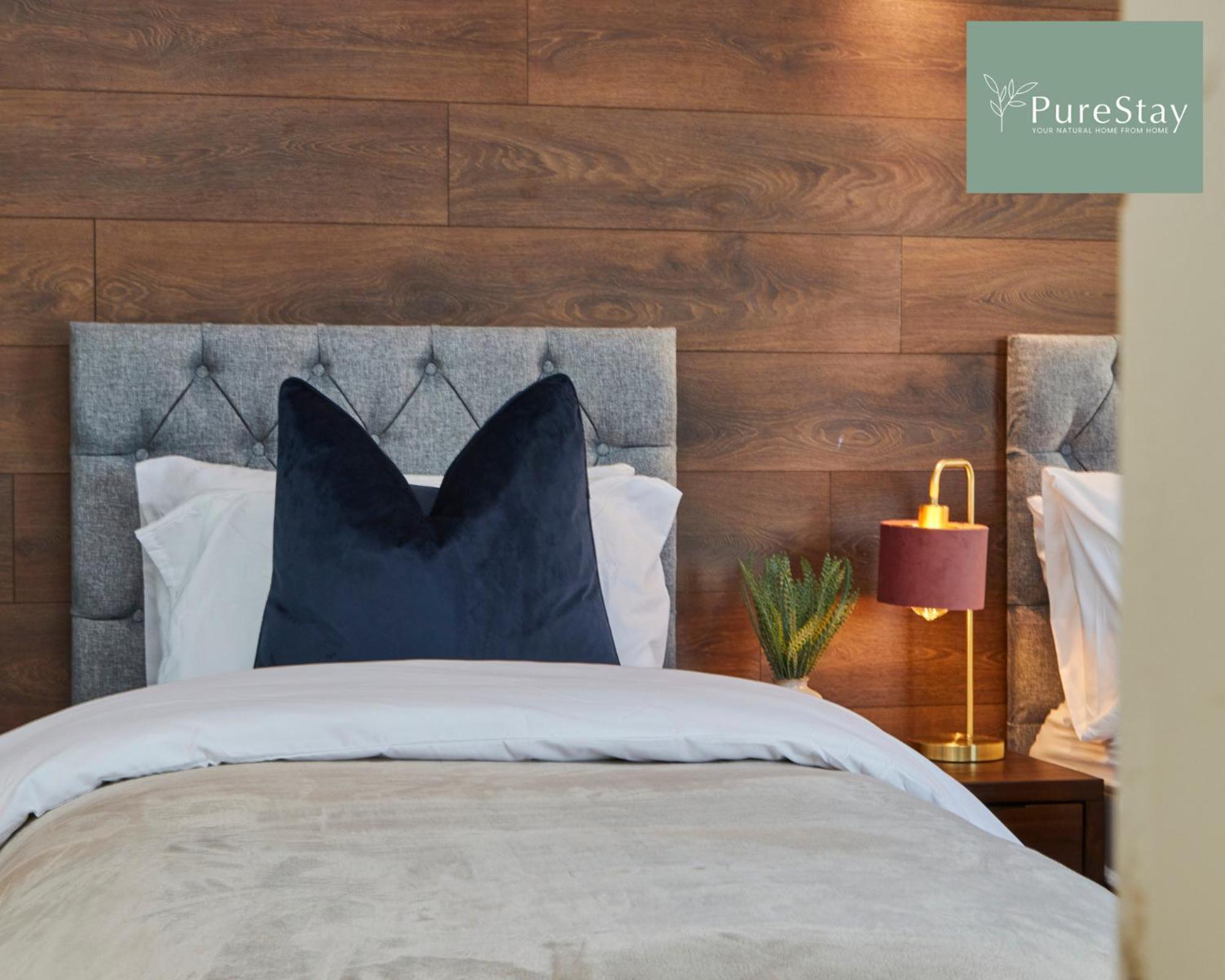 Superb House Near Etihad With Free Parking Sleeps 8 Манчестер